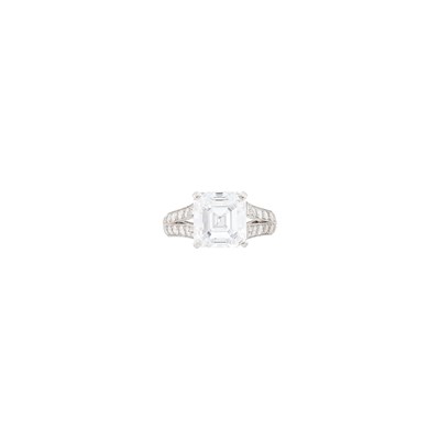 Lot 198 - Cartier Platinum and Diamond Ring, France