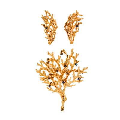 Lot 1219 - Gold and Sapphire Brooch and Earclips