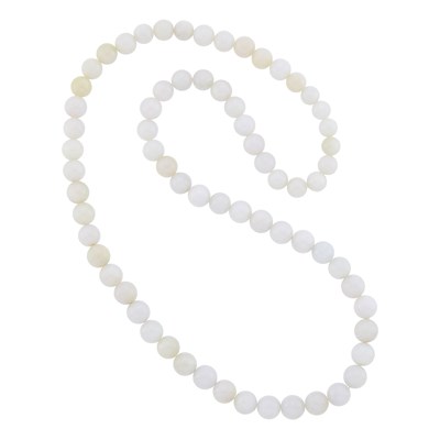 Lot 1122 - White Jade Beaded Necklace