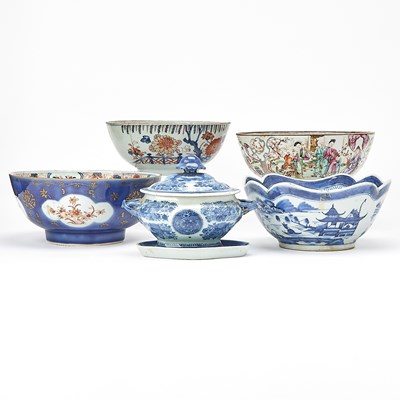 Lot 128 - Group of Four Chinese Export Porcelain Bowls and a Tureen
