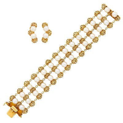 Lot 21 - Gold and Cultured Pearl Bracelet and Pair of Earclips