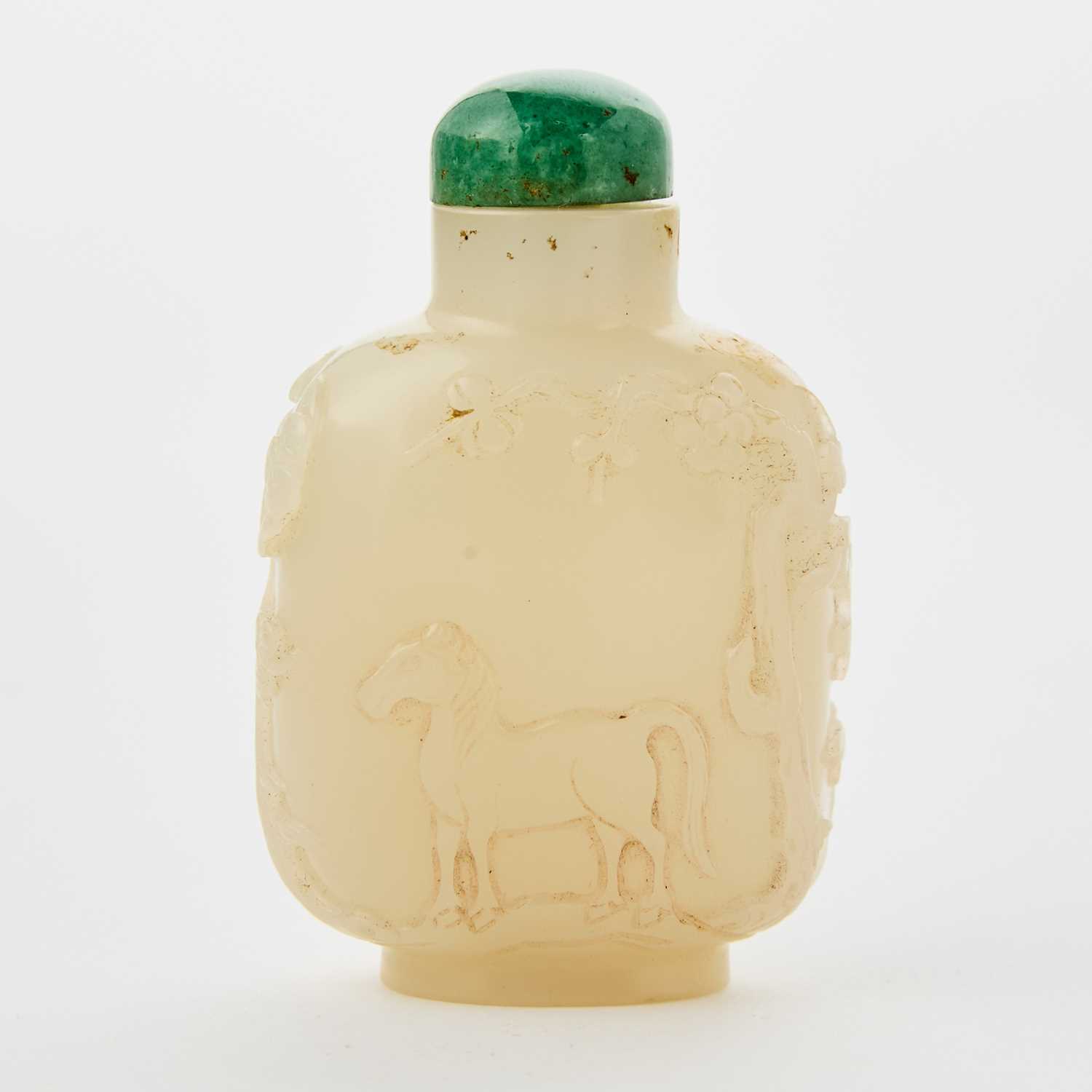Lot 1 - A Chinese White Jade Snuff Bottle