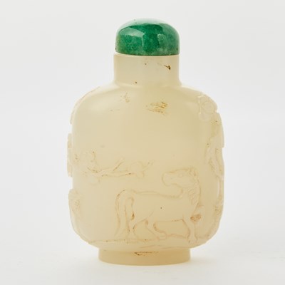 Lot 1 - A Chinese White Jade Snuff Bottle
