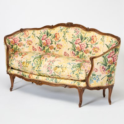 Lot 314 - Louis XV Carved Walnut Canapé en Corbeille