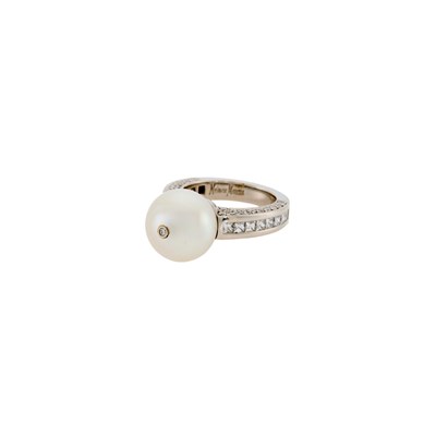 Lot 1064 - Neiman Marcus Platinum, Cultured Pearl and Diamond Ring