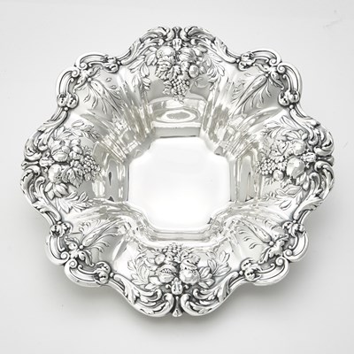 Lot 319 - Reed & Barton Sterling Silver "Francis I" Pattern Fruit Bowl