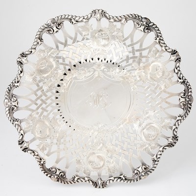 Lot 629 - Davis & Galt Sterling Silver Footed Stand