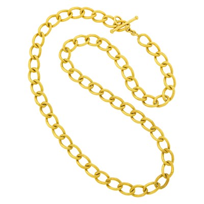Lot 121 - Long Hammered Gold Oval Curb Link Toggle Necklace