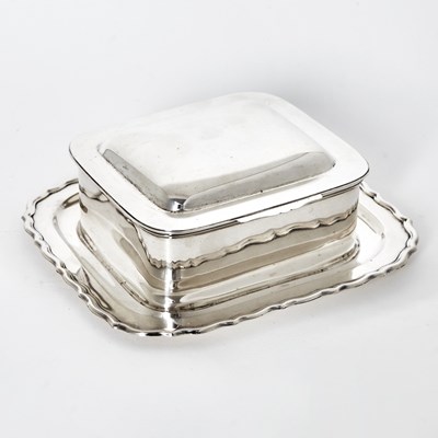 Lot 70 - George V Sterling Silver and Glass Sardine Box