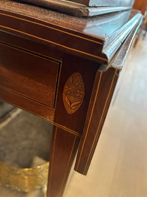Lot 100 - Attributed to Charleston: Federal String Inlaid Mahogany String Pembroke Table