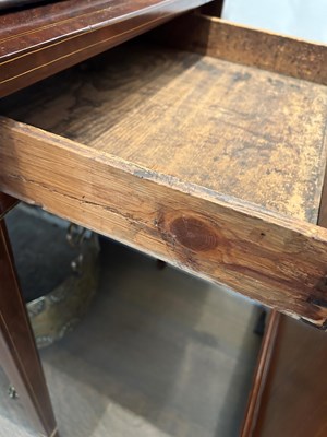 Lot 100 - Attributed to Charleston: Federal String Inlaid Mahogany String Pembroke Table