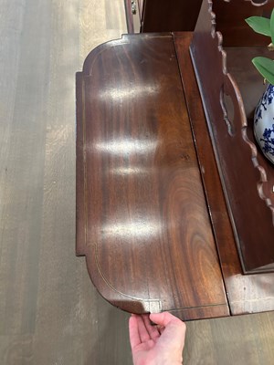 Lot 100 - Attributed to Charleston: Federal String Inlaid Mahogany String Pembroke Table