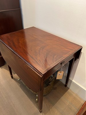 Lot 100 - Attributed to Charleston: Federal String Inlaid Mahogany String Pembroke Table