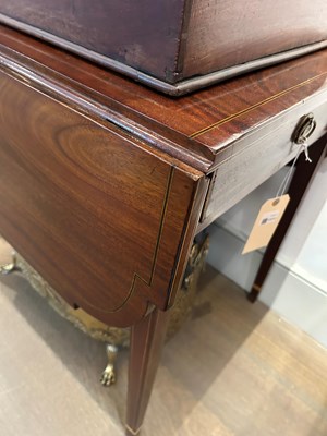 Lot 100 - Attributed to Charleston: Federal String Inlaid Mahogany String Pembroke Table