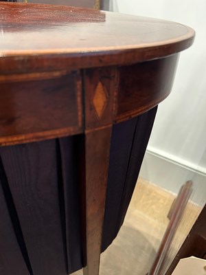 Lot 91 - Attributed to Charleston: Federal Plum Pudding Mahogany Work Table