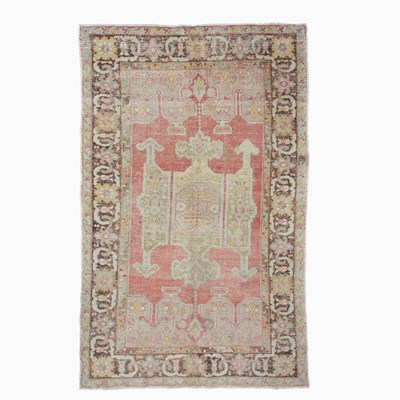 Lot 818 - Ghiordes Rug