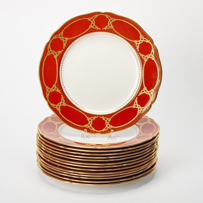 Lot 691 - Set of Fourteen Spode Gilt-Decorated Porcelain Dinner Plates with Crimson Borders