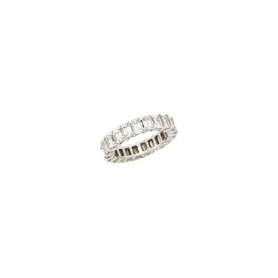 Lot 1157 - Platinum and Diamond Band Ring