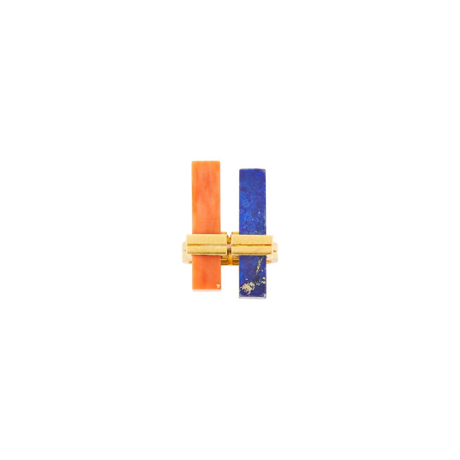 Lot 72 - Chaumet Paris Gold, Coral and Lapis Ring