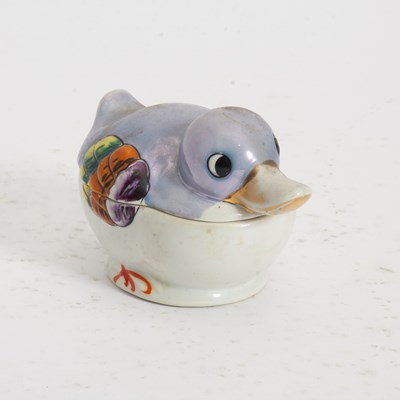 Lot 252 - Japanese Porcelain Duck Form Lidded Tray