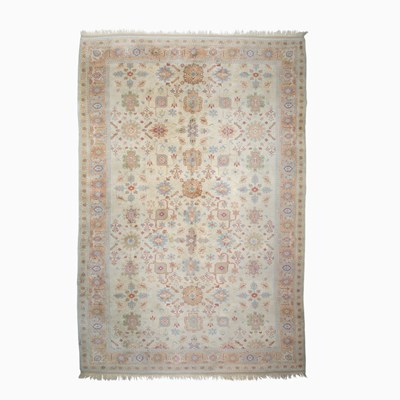Lot 810 - Oushak Carpet