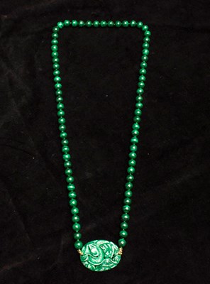 Lot 298 - Malachite Beaded Necklace