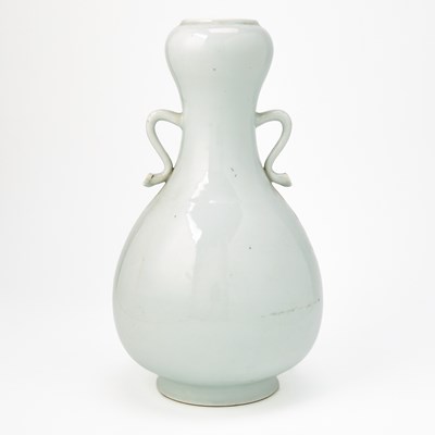 Lot 539 - A Chinese White Glazed Porcelain Garlic-Head Vase