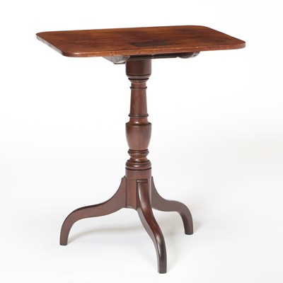 Lot 180 - American Federal Mahogany Tilt-Top Table