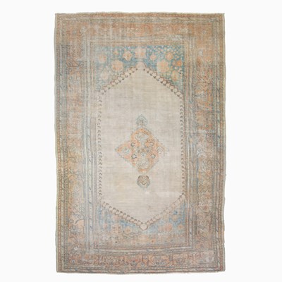 Lot 789 - Ghiordes Carpet
