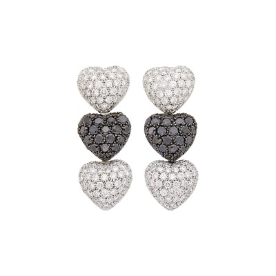 Lot 65 - de Grisogono Pair of White Gold, Diamond and Black Diamond Heart Pendant-Earclips