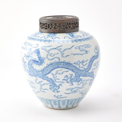 Lot 572 - A Chinese Blue and White Porcelain Jar