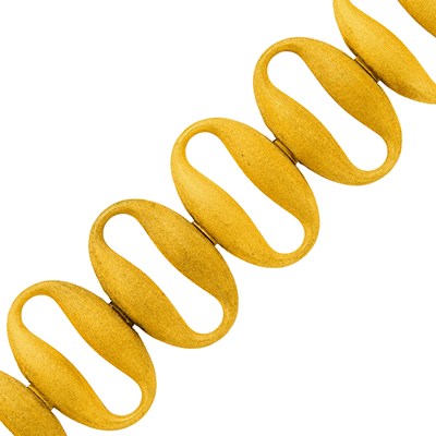 Lot 23 - Wide Gold Oval Link Bracelet