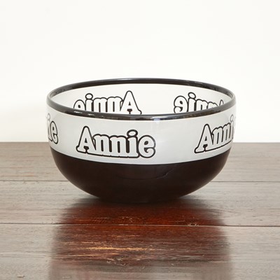 Lot 42 - "Annie" Glass Bowl