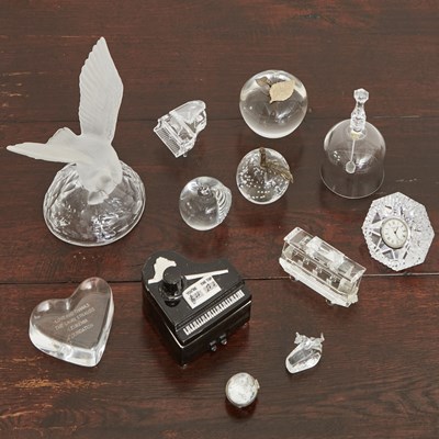 Lot 95 - Group of Glass Table Articles