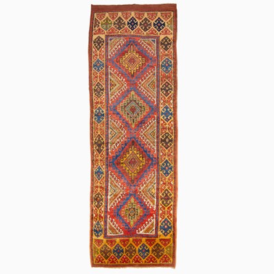 Lot 700 - Konya Runner