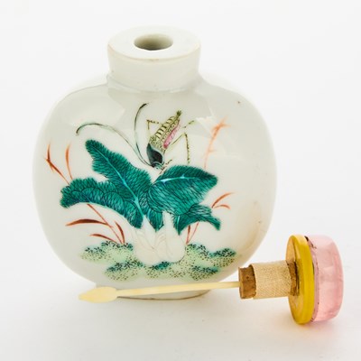 Lot 411 - A Chinese Famille Rose Porcelain Snuff Bottle