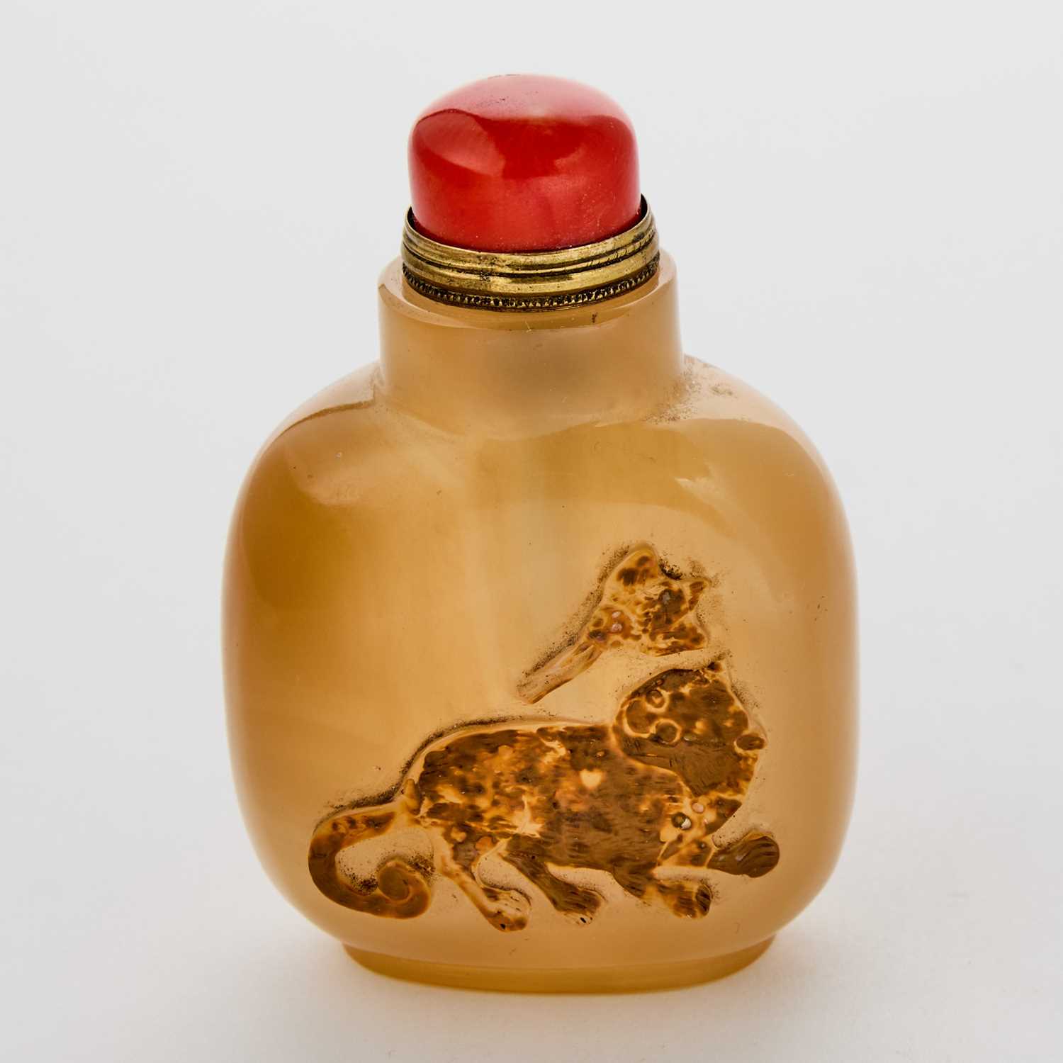Lot 8 - A Chinese Carved Agate Snuff Bottle