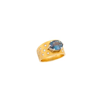 Lot 53 - Two-Color Gold, Alexandrite and Diamond Ring