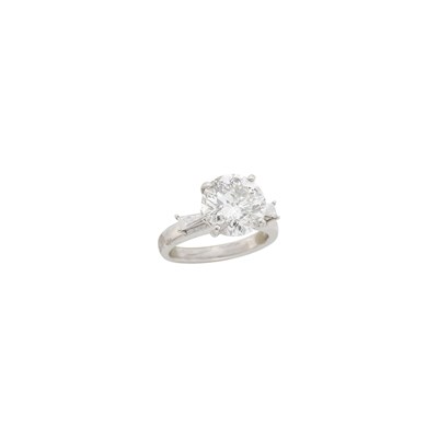 Lot 1087 - Platinum and Diamond Ring with White Gold Jacket
