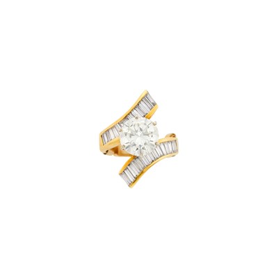Lot 115 - Two-Color Gold and Diamond Ring