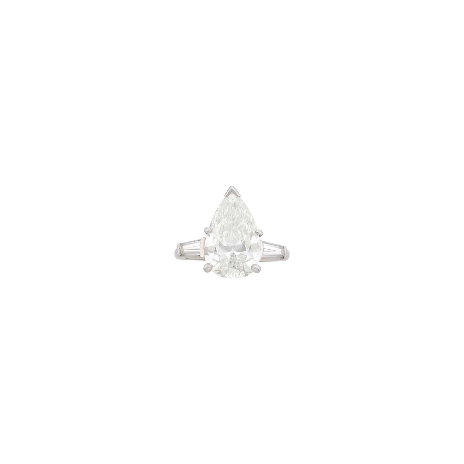 Lot 73 - Platinum and Diamond Ring