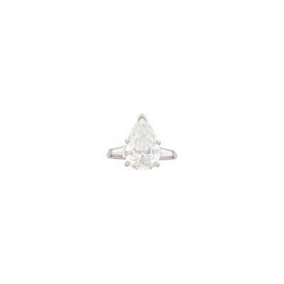 Lot 73 - Platinum and Diamond Ring