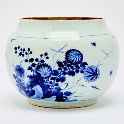 Lot 535 - A Chinese Blue and White Porcelain Pierced Jar