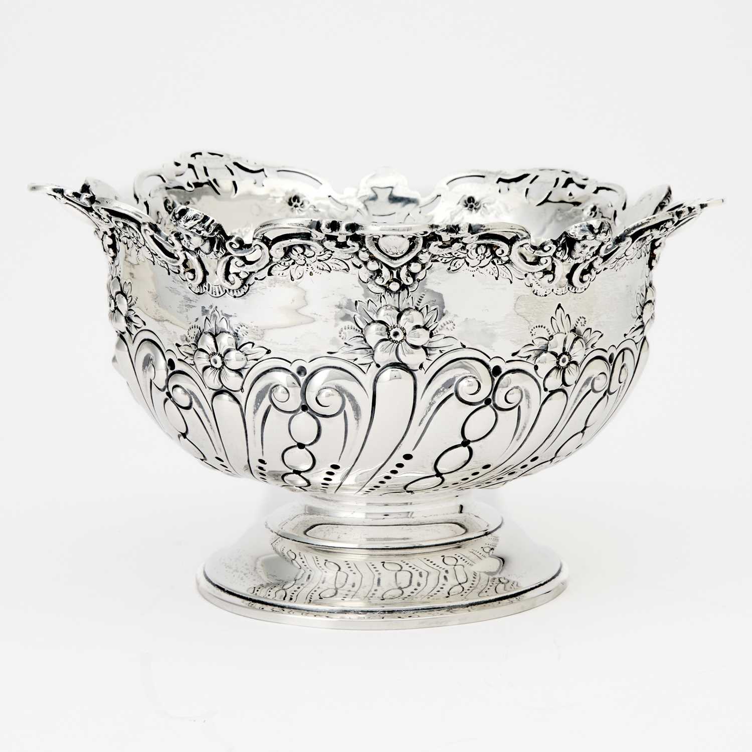 Lot 115 - Victorian Sterling Silver Footed Rose Bowl