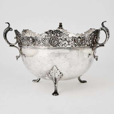 Lot 121 - Edward VII Sterling Silver Centerpiece Bowl