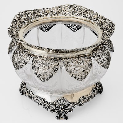 Lot 126 - George V Sterling Silver and Etched Glass Centerpiece Bowl