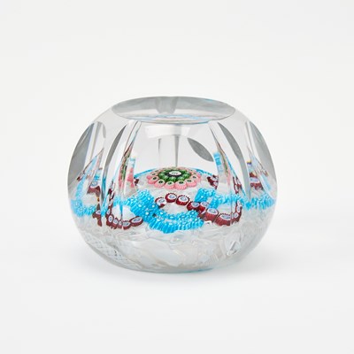 Lot 297 - Clichy Interlaced Garland on Carpet Muslin Glass Paperweight