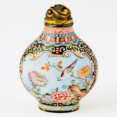 Lot 422 - A Chinese Falangcai Decorated Enamel Snuff Bottle