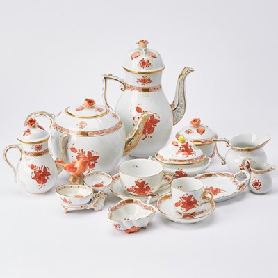Lot 656 - Herend Porcelain "Chinese Bouquet Rust" Pattern Dinner Service