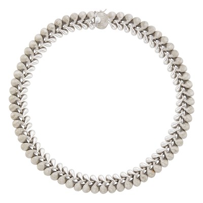 Lot 59 - Twisted White Gold Necklace